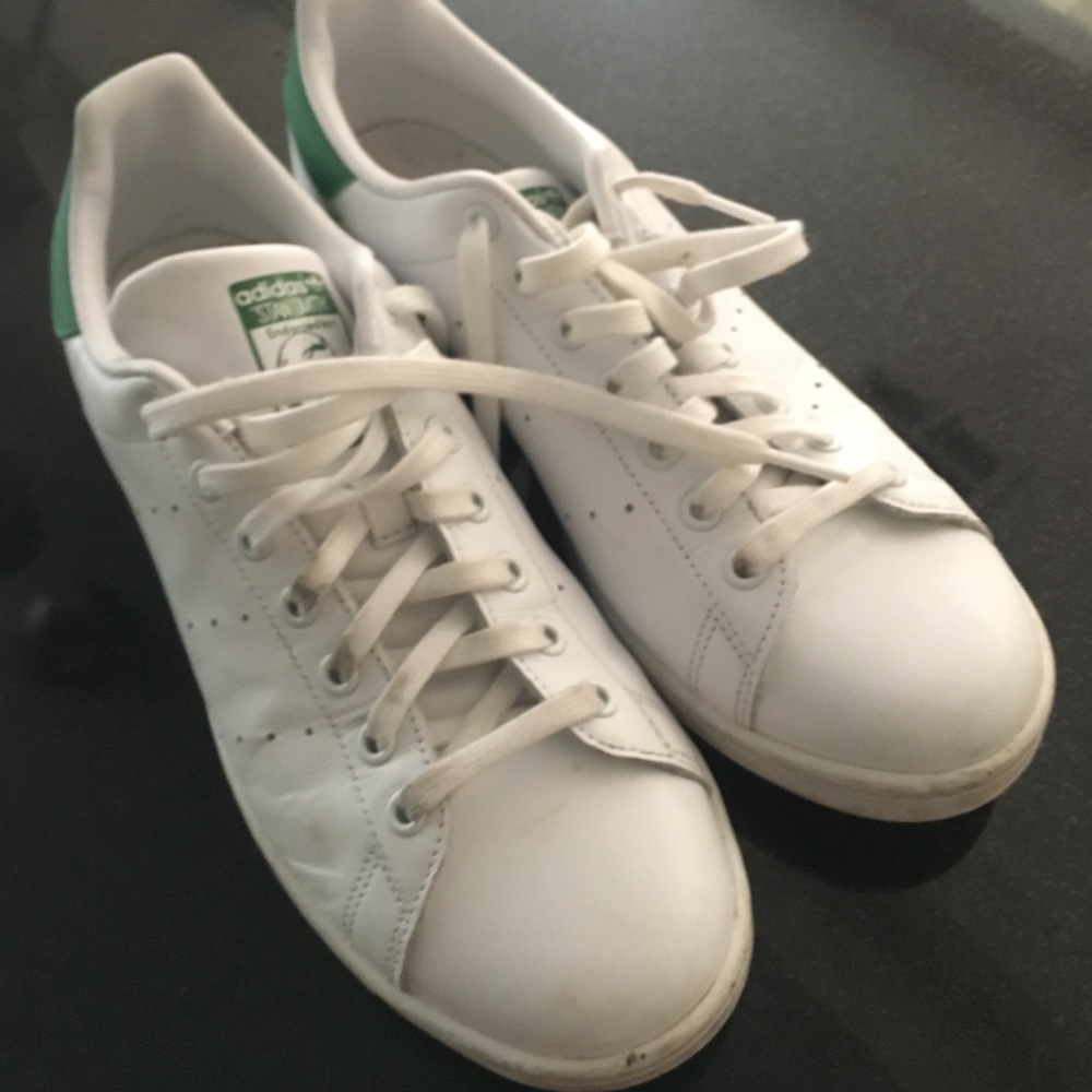 Men's size 10 Adidas Stan Smith tennis shoes